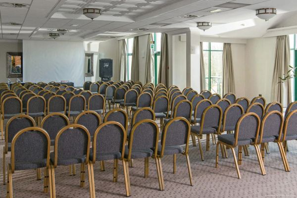 Hotel The Vale Resort (Cardiff)